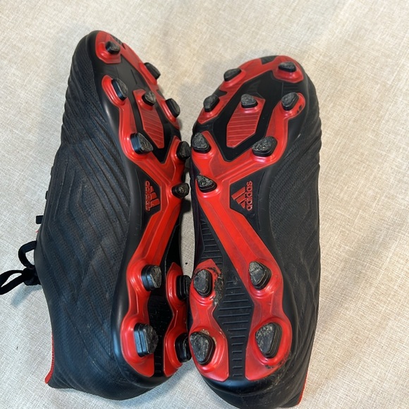 Men’s Adidas predator soccer cleats - Picture 3 of 8